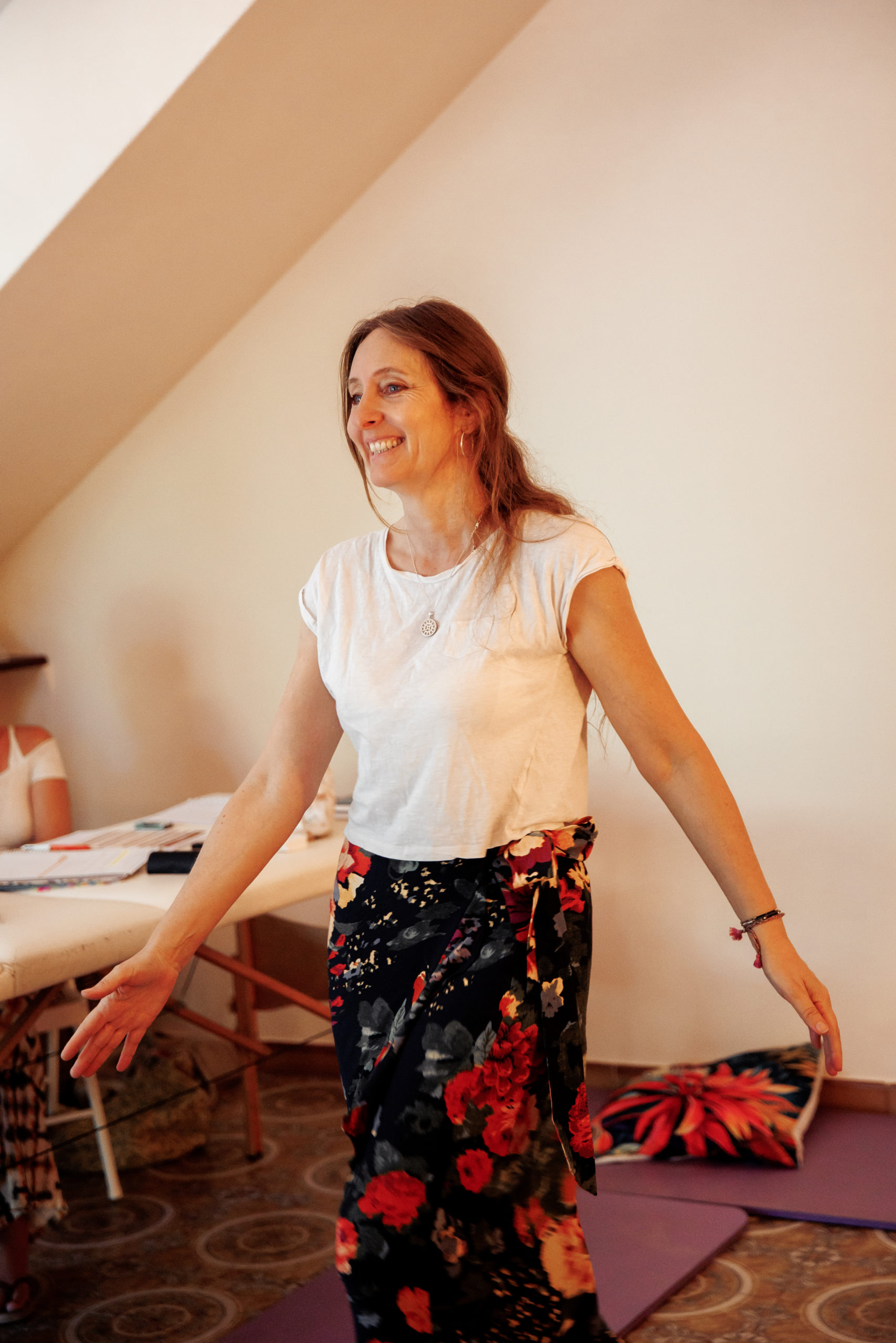 Aurélie Noiret dans une posture corporelle ouverte